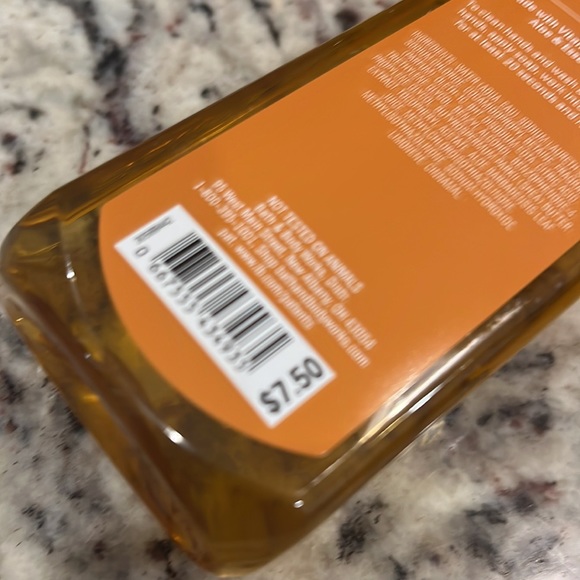 New bath and Bodyworks iced cinnamon rolls hand soap - Picture 5 of 6